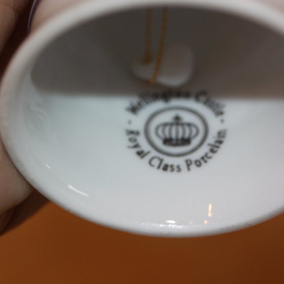 Royal class porcelain wellington Castle white BELL  No chips or cracks - Picture 3 of 3